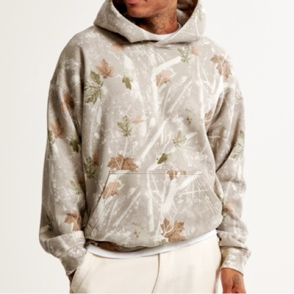 Abercrombie & Fitch Soft A&F Easentials Maple Leaf Pattern Hoodie Small